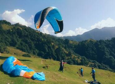 Best Time to Visit Bir Billing for Paragliding